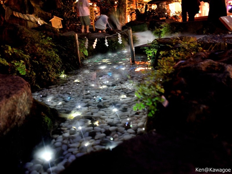 氷川神社　光る川